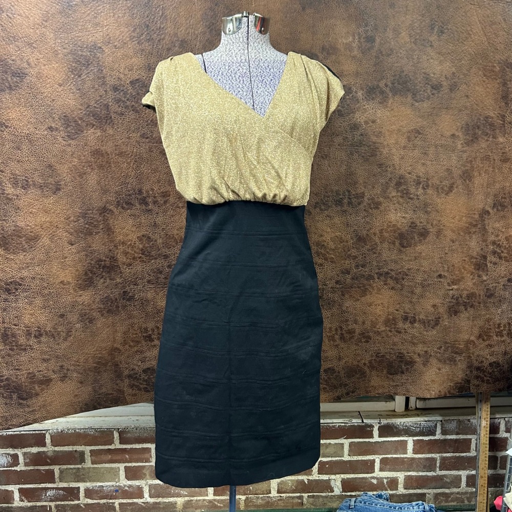 Nicole by Nicole Miller size 12 holiday cocktail sparkly gold blouse black dress